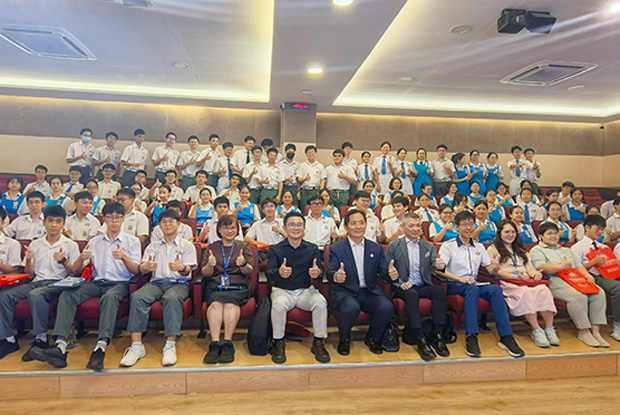 吉隆坡科技大学重磅宣布—— 在马来西亚设立800万令吉奖学金<br>给予槟城钟灵独中5个全额奖学金名额